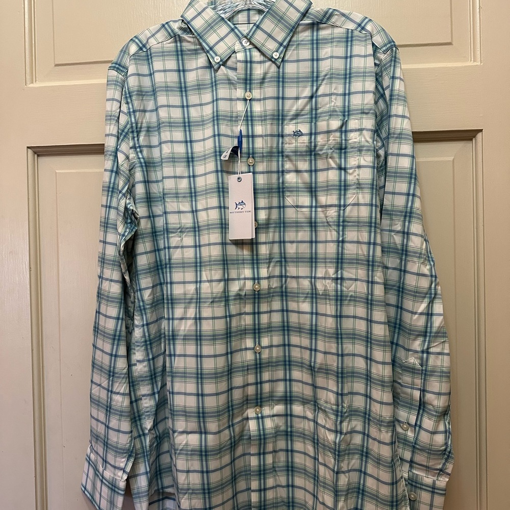 Mens size medium long sleeve button up